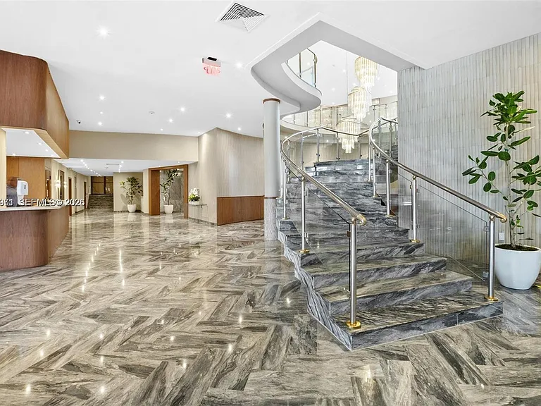 5401 Collins Ave #807 — Photo 34