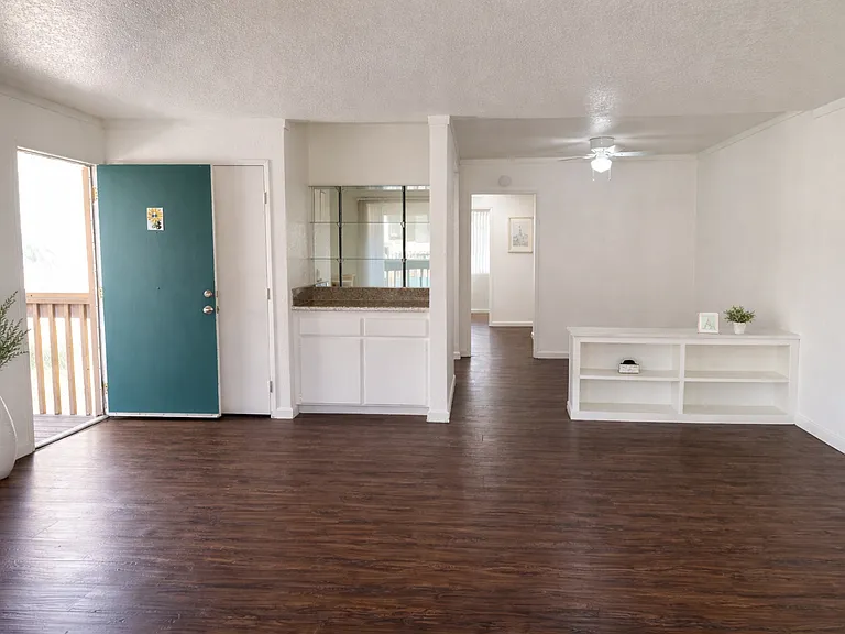 Daisy Apartments — Photo 29