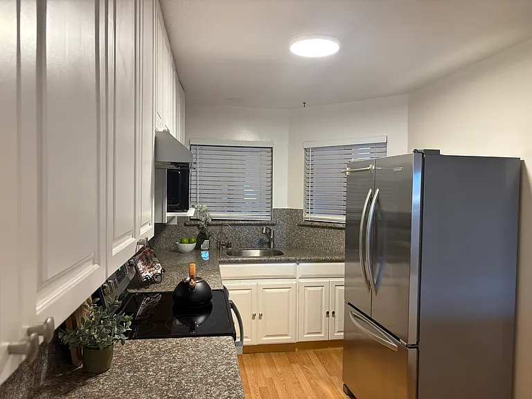 1 Laurel St #102 — Photo 7