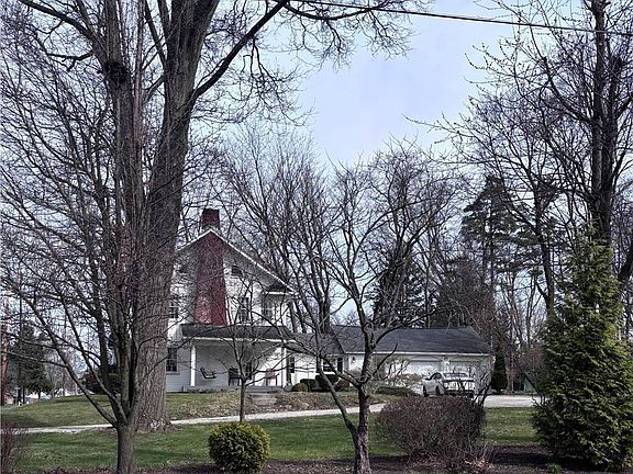 5th image of 2011 Burbank Rd