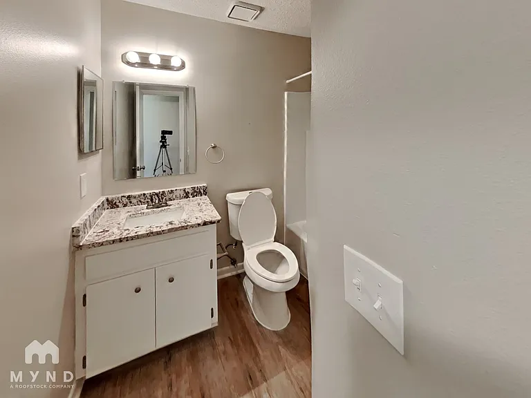 132 E Poinsettia St — Photo 16