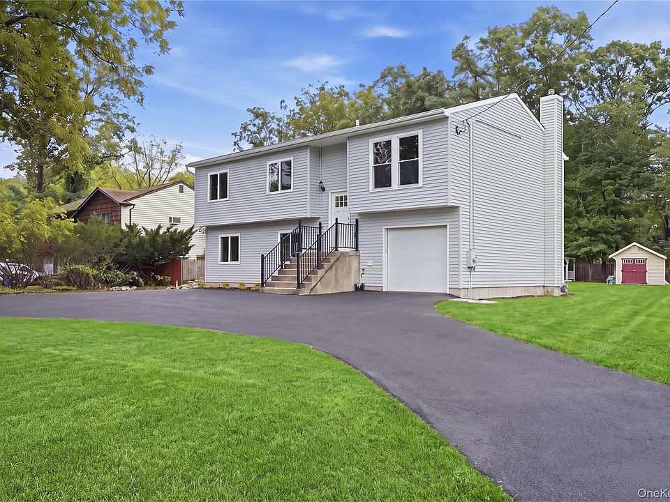 1st image of 93 Mount Sinai Coram Road