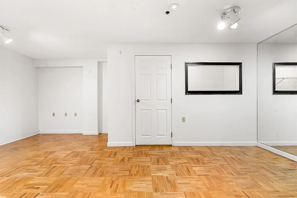 2 bed, 1.0 bath, 792 sqft, $3,350 — Photo 4