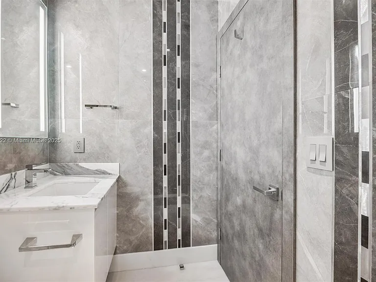 330 Sunny Isles Blvd #5-UPH04 — Photo 40