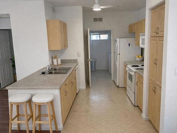 5th image of 24909 Madison Ave Unit 1323