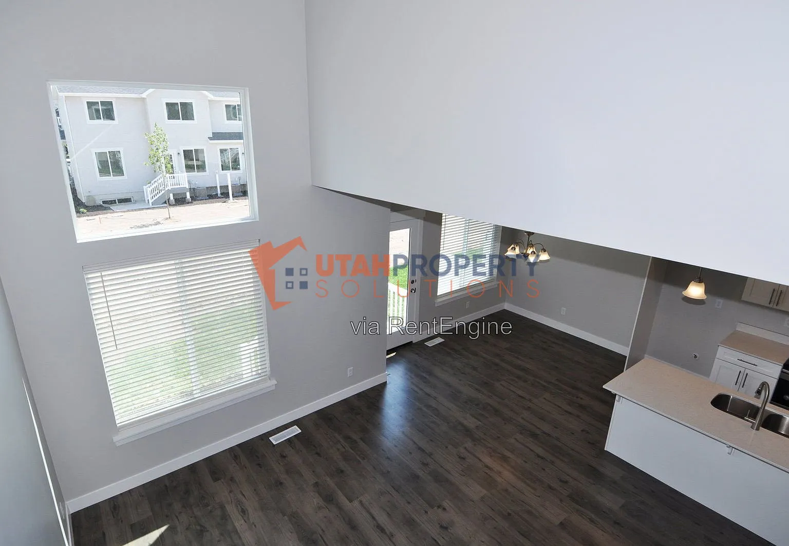 3 bed, 2.5 bath, 2296 sqft, $2,295 — Photo 4