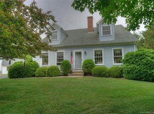 44 Clipper Ct, Groton, CT 06355