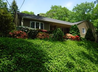 21 Timber Ln, Northport, NY 11768