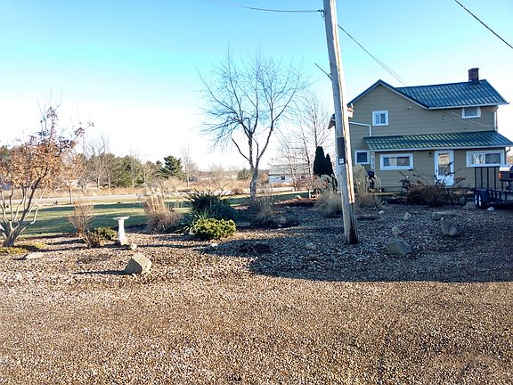 3rd image of 8361 Rainbow Hwy