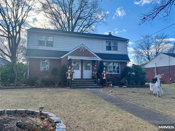 74 Grove St, Bergenfield, NJ 07621