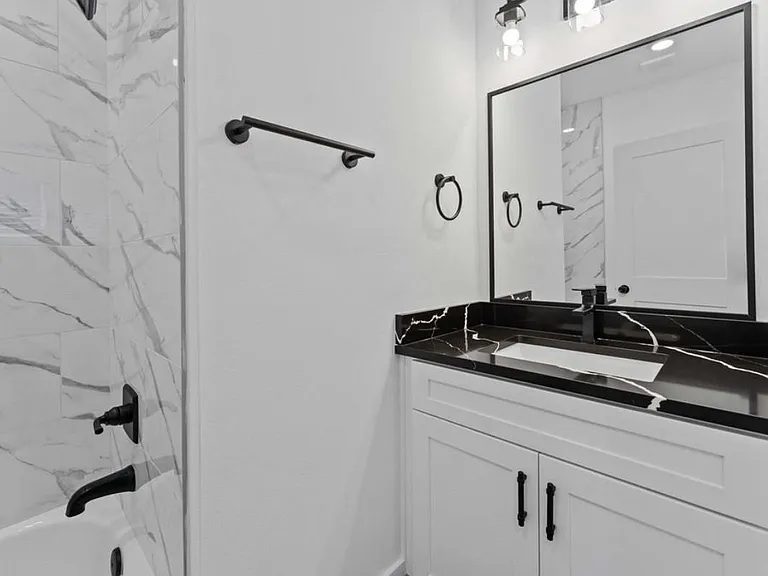 8023 Cora St #B — Photo 16