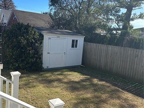 4th image of 2054 Mirabeau Ave