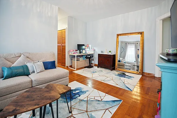 Sold by REMAX Elite | media 4