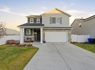 1596 W Parkview Dr, Syracuse, UT 84075