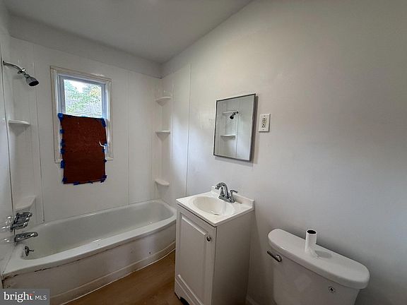 5th image of 34 Oakland St