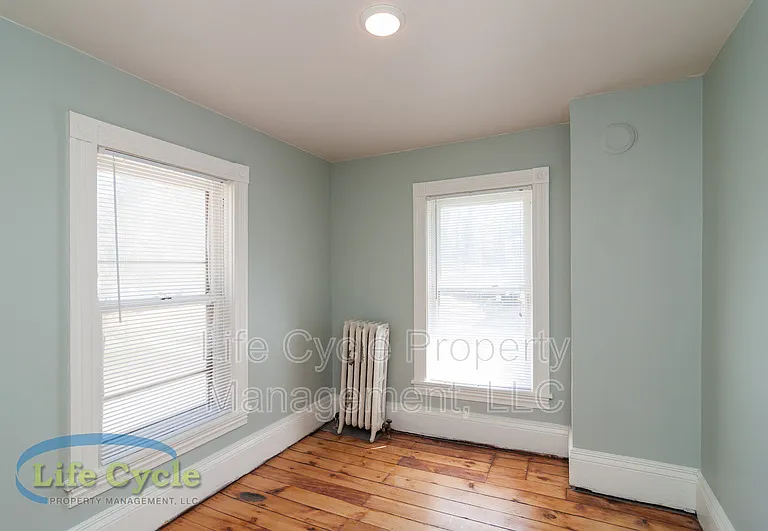 335 Washington St SE — Photo 26