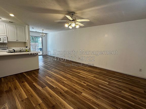 4th image of 2834 Florence Dr