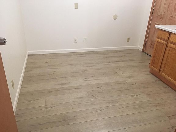 5th image of 858 42nd Ave