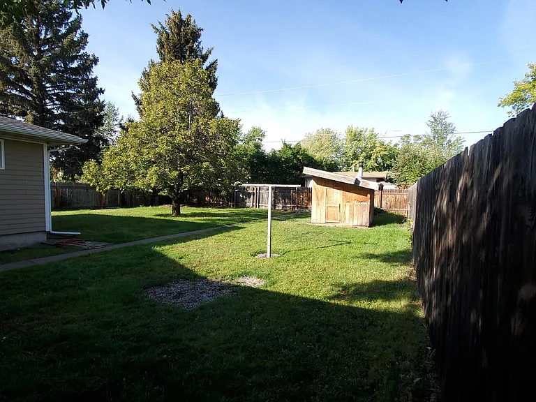 N 9th Ave — Photo 11