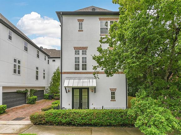 This free-standing home features 3 bedrooms, 3 1/2 bathrooms with main living located on the second floor.