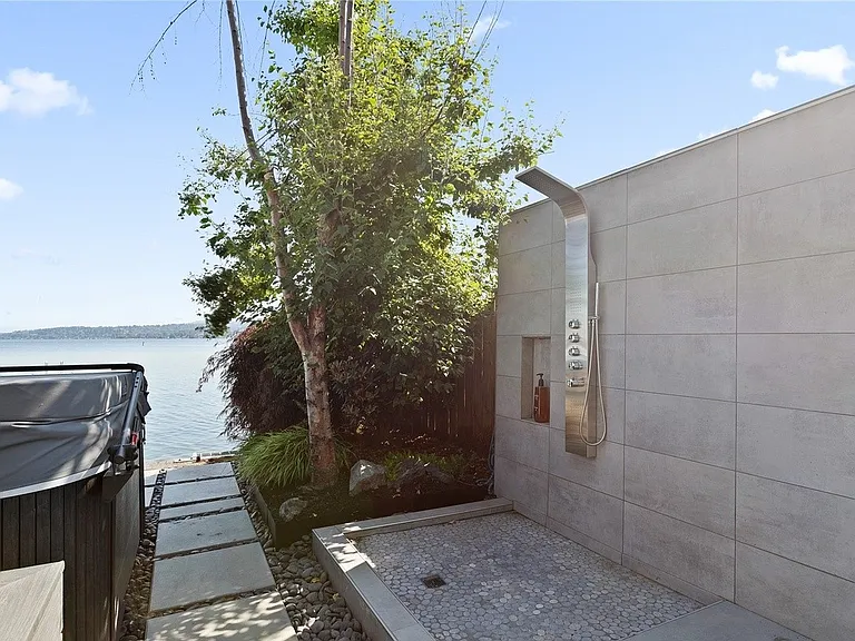 10822 Rainier Ave S — Photo 30