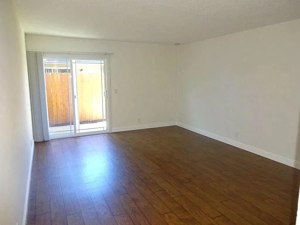 2 bed, 900 sqft, $2,750 — Photo 3