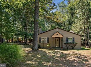 27 White Oak Ln, Bluemont, VA 20135