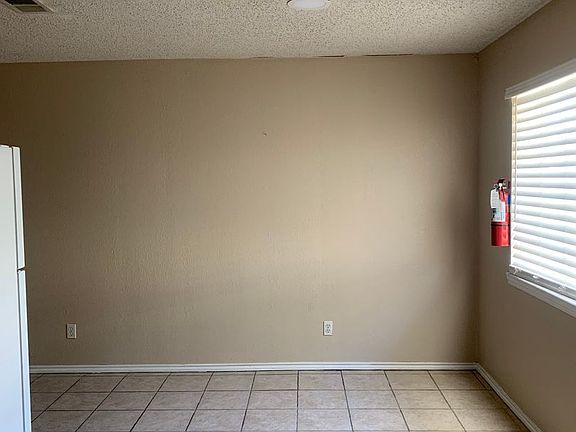 3rd image of 1714 Lexington Cir APT 2