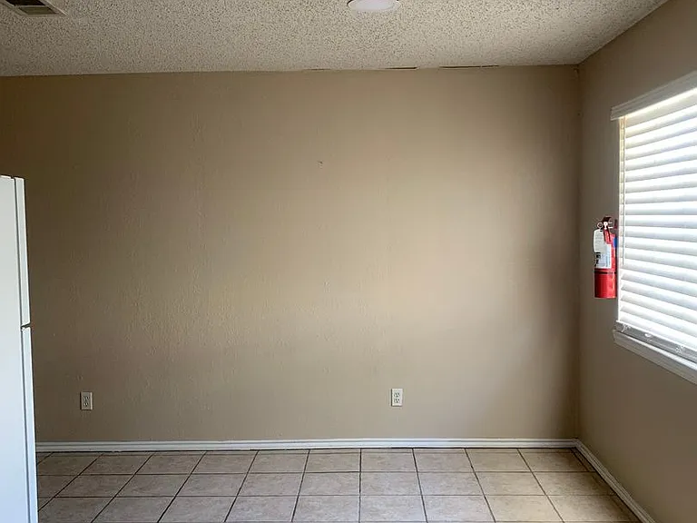 1714 Lexington Cir — Photo 3