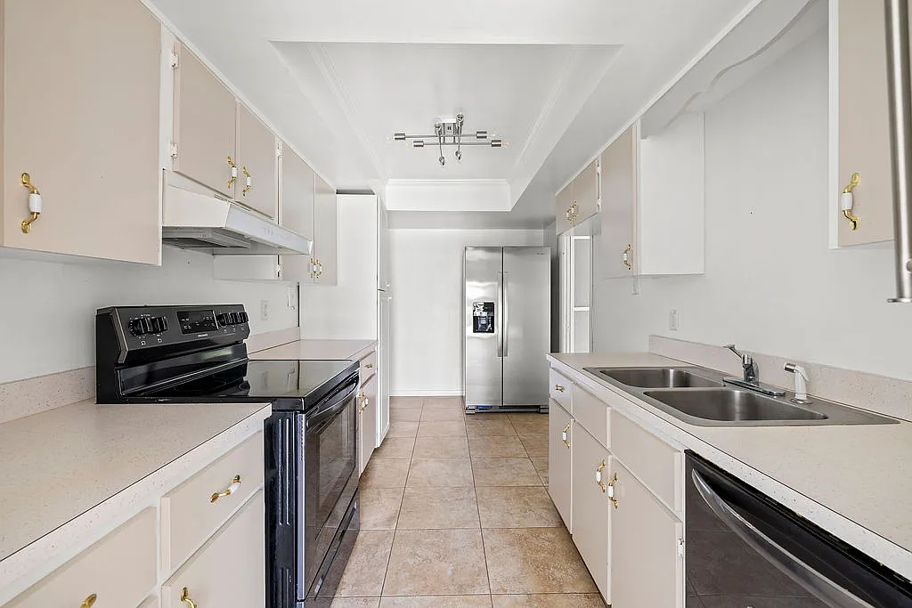 2 bed, 1040 sqft, $1,950 — Photo 4