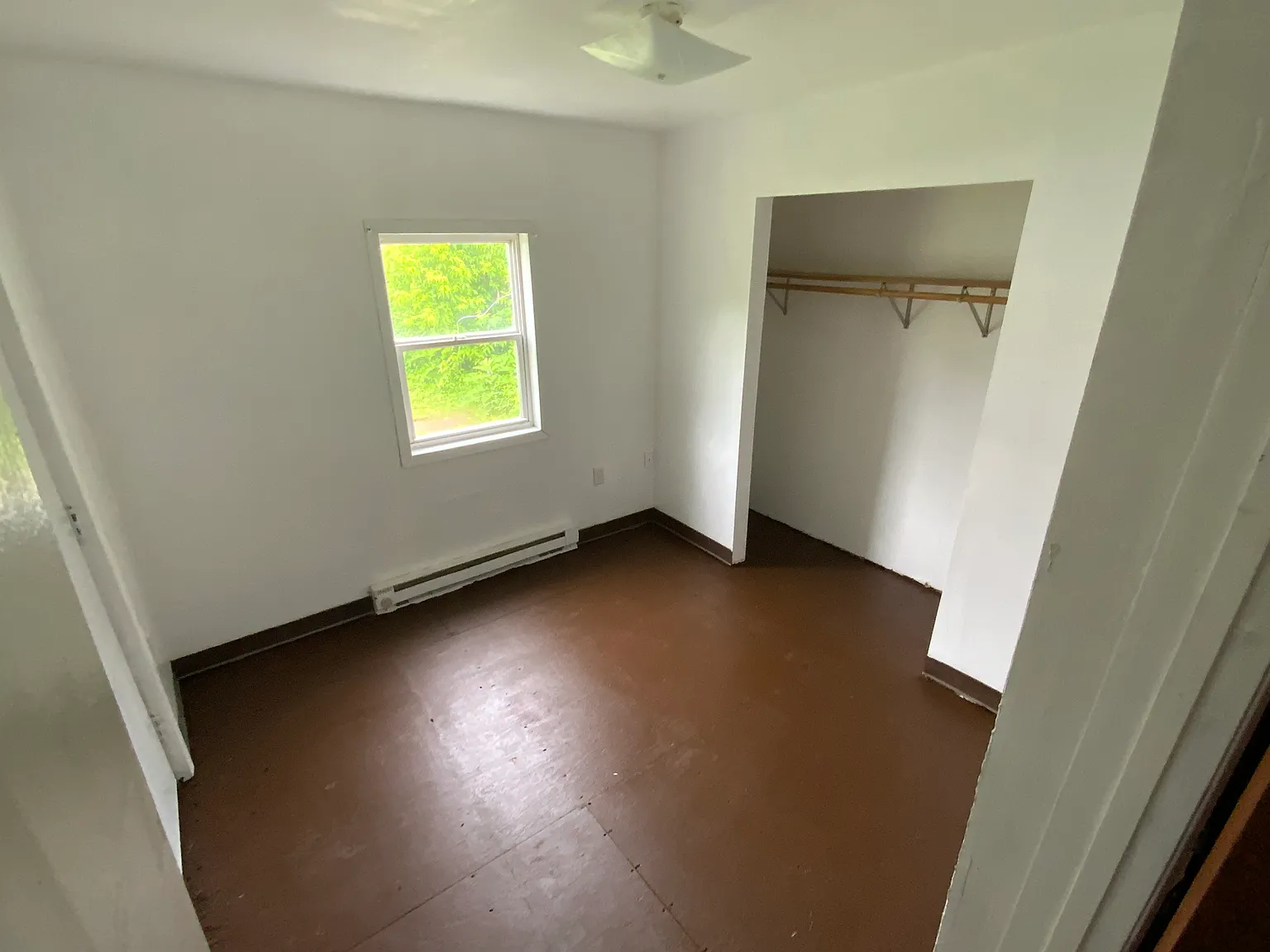 3 bed, 1.0 bath, 800 sqft, $1,200 — Photo 4