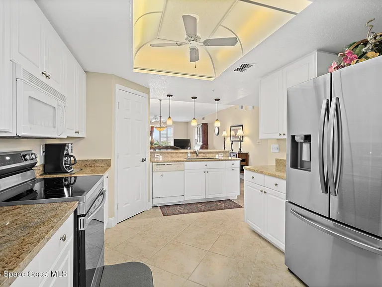 601 Shorewood Dr #G505 — Photo 7