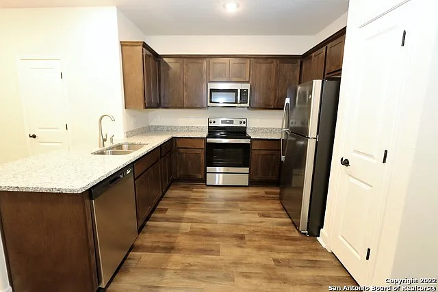 3 bed, 2.5 bath, 1357 sqft, $1,600 — Photo 3