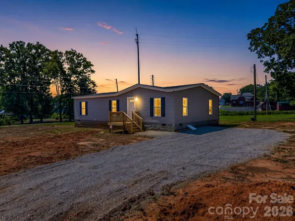 276 Mulberry St, Forest City, NC 28043
