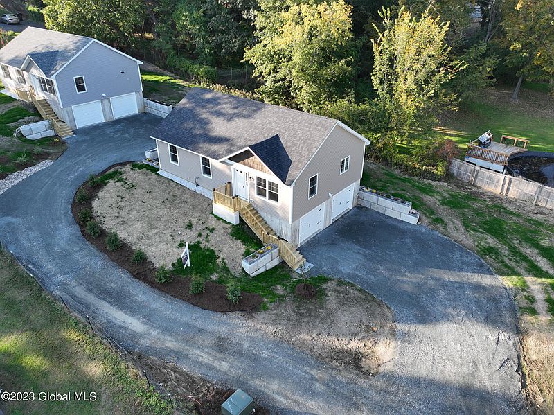 2nd image of 63 Carlyle Avenue