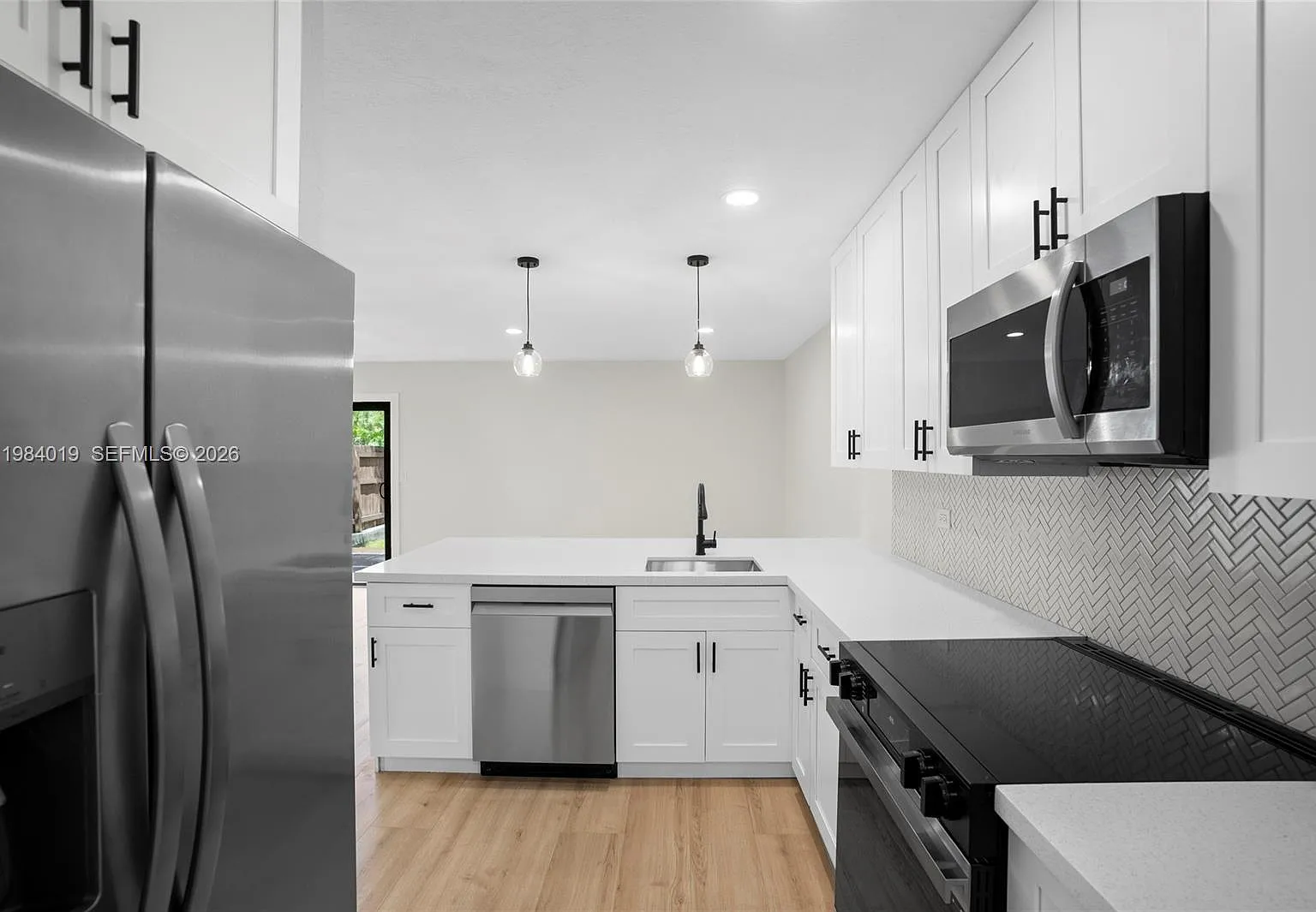 2 bed, 2.0 bath, 1196 sqft, $2,600 — Photo 4