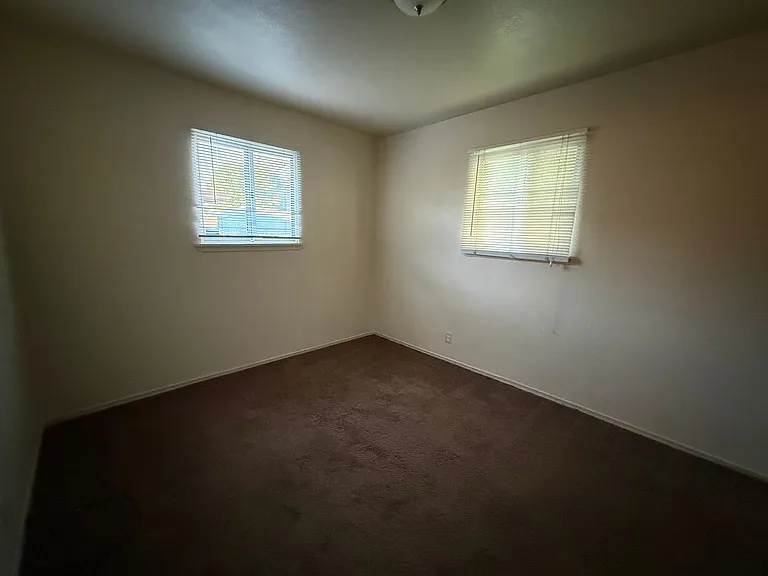 1516 Portsmouth Ave — Photo 4