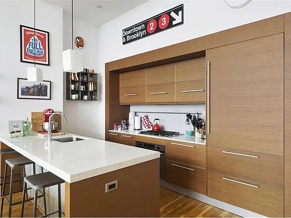 5th image of 360 Furman St APT 739