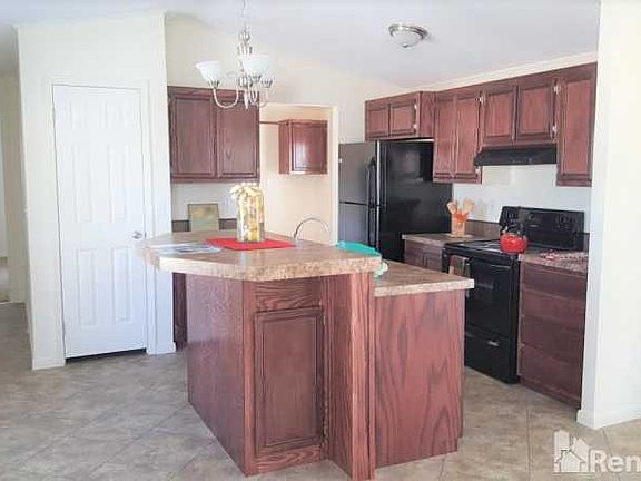 3rd image of 919 Fawn Ln