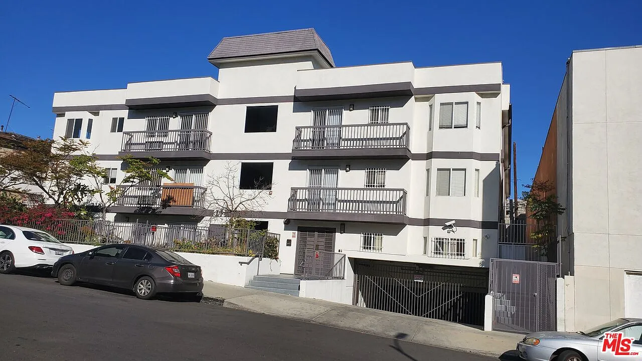 3 bed, 2.0 bath, 1450 sqft, $3,000 — Photo 1