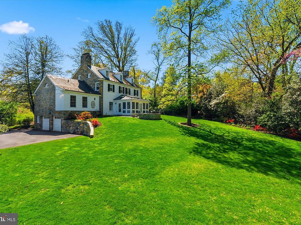 1st image of 305 Mansion Dr