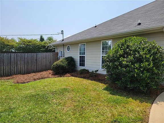 3rd image of 37 Redwood Dr