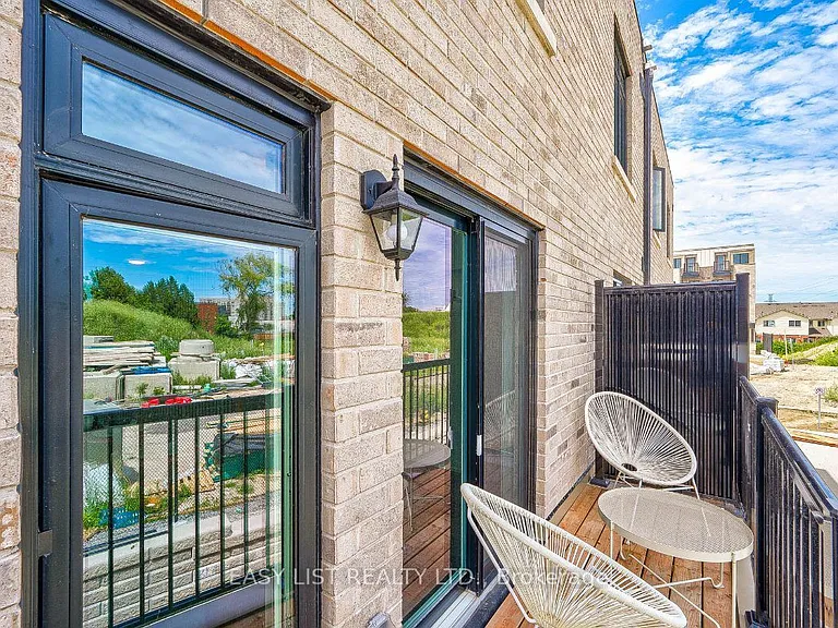 27 Spruce Pines Cres — Photo 12