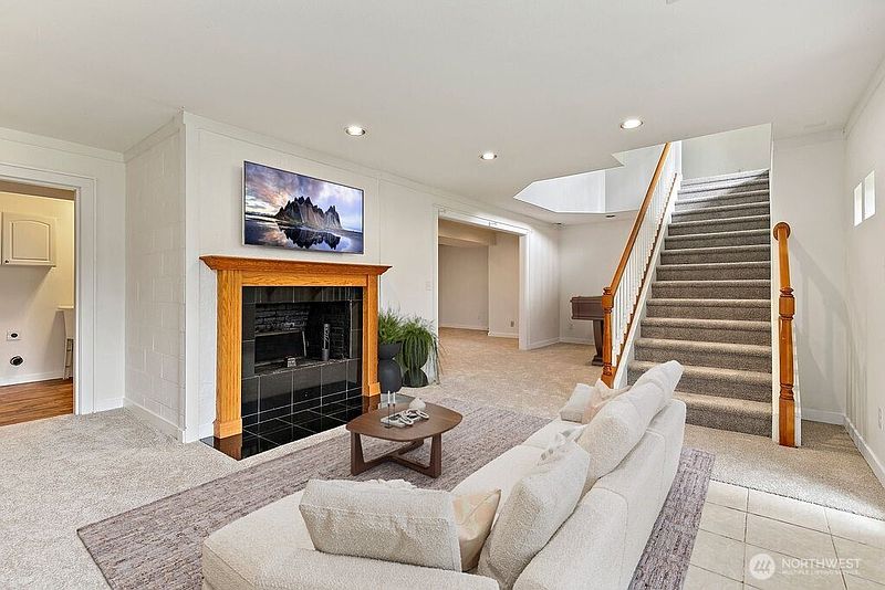 4th image of 711 Galloway Street