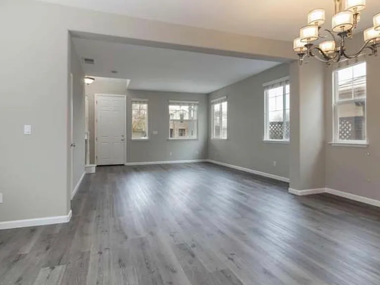 568 Engle Ct — Photo 4