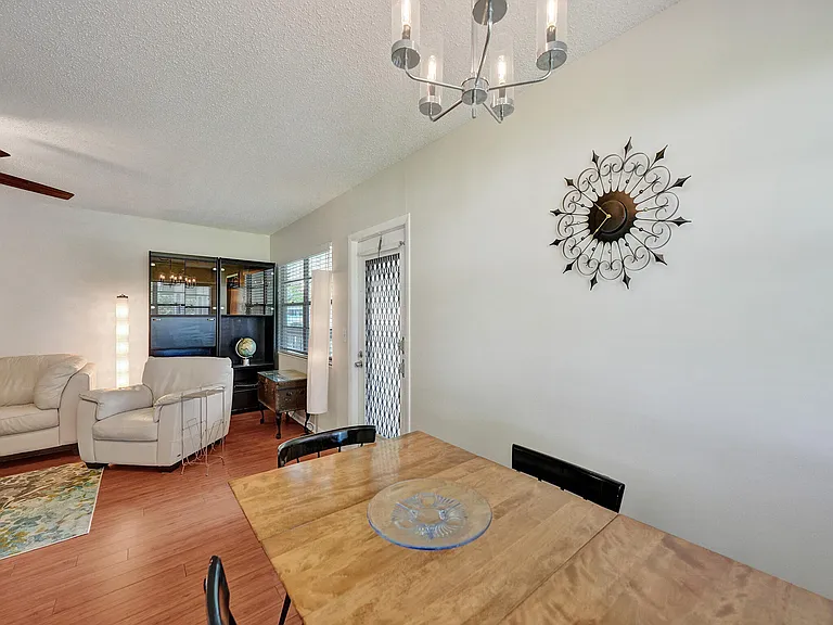 232 Farnham Cres #232-J — Photo 6