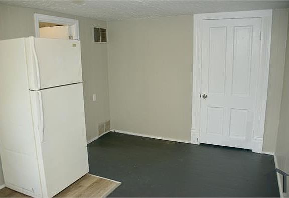 5th image of 411 E 6th St #101