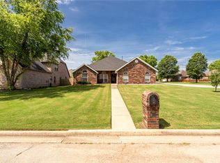 2300 Pickwick Ter, Siloam Springs, AR 72761