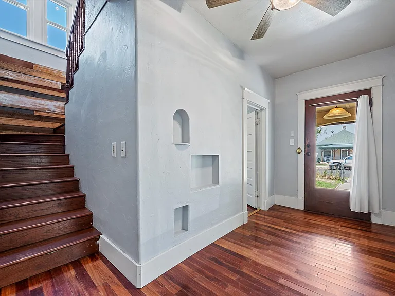 3917 S Acoma St — Photo 4