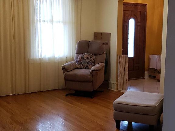3rd image of 83 Evelyn Pl